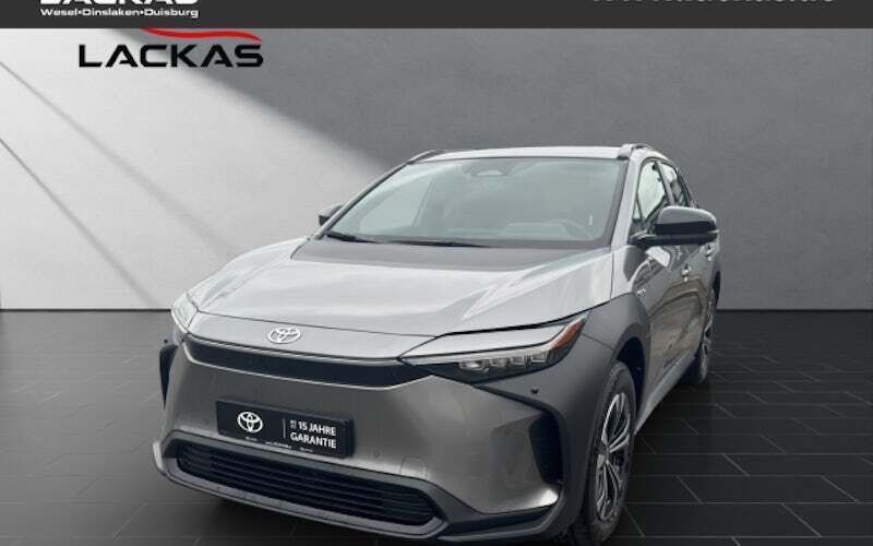 Silber Neu 2025 Toyota bZ4X SUV | 39.450 € (Teuer) - Bild 1/4