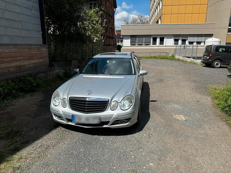 Gebraucht Mercedes E220 Avantgarde 170 PS (125 kW) 2007 Silber Kombi