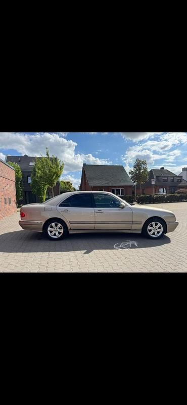 Gebraucht Mercedes 220 2000 Gold Limousine