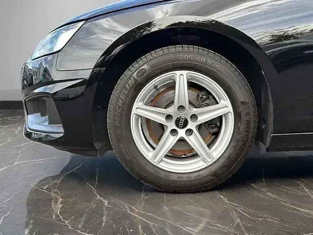 Gebraucht Audi A4 Sport 150 PS (110 kW) 2023 Schwarz Kombi