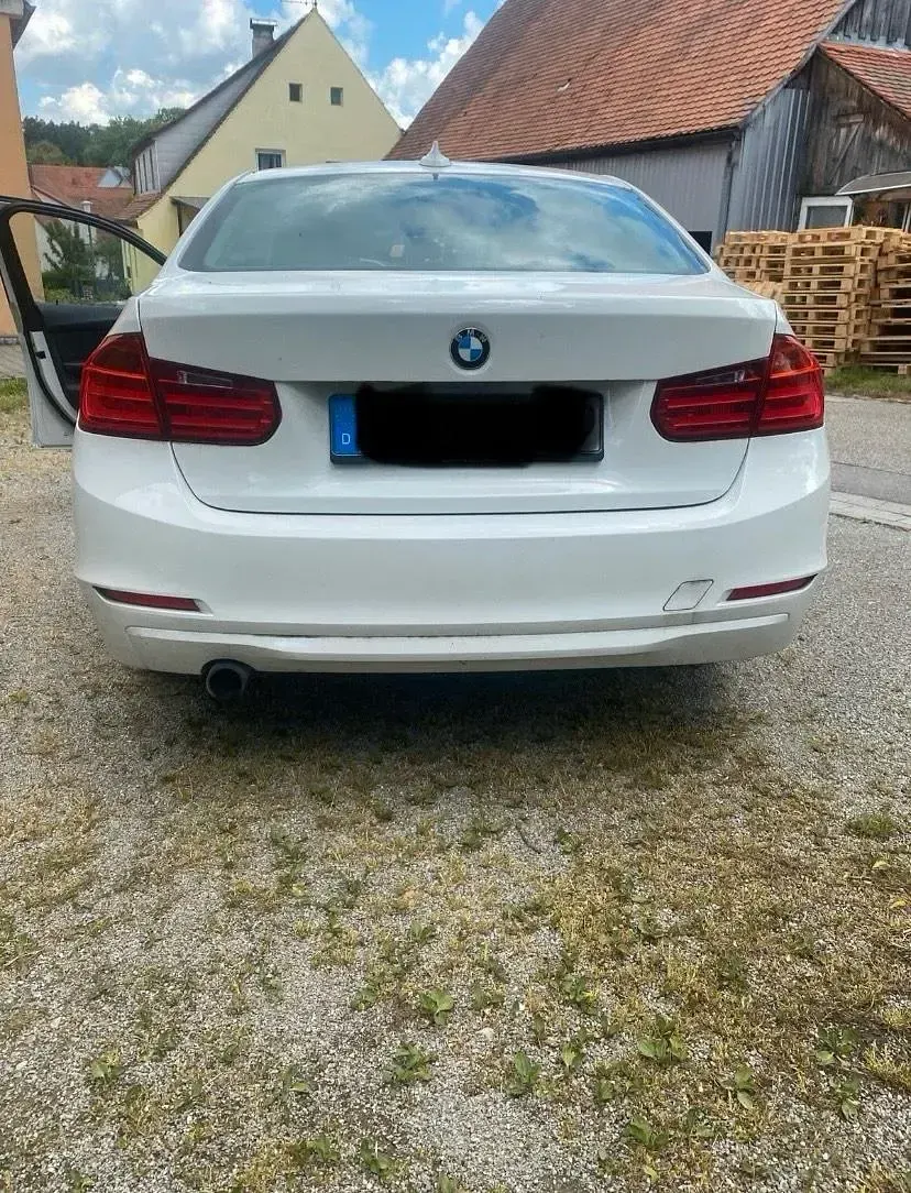 Gebraucht BMW 320 184 PS (135 kW) 2013 Weiß Limousine