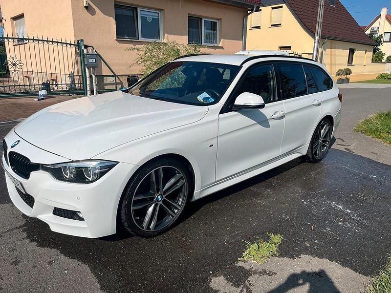 Używany BMW 320 M Performance 190 KM (139 kW) 2018 Biały Kombi