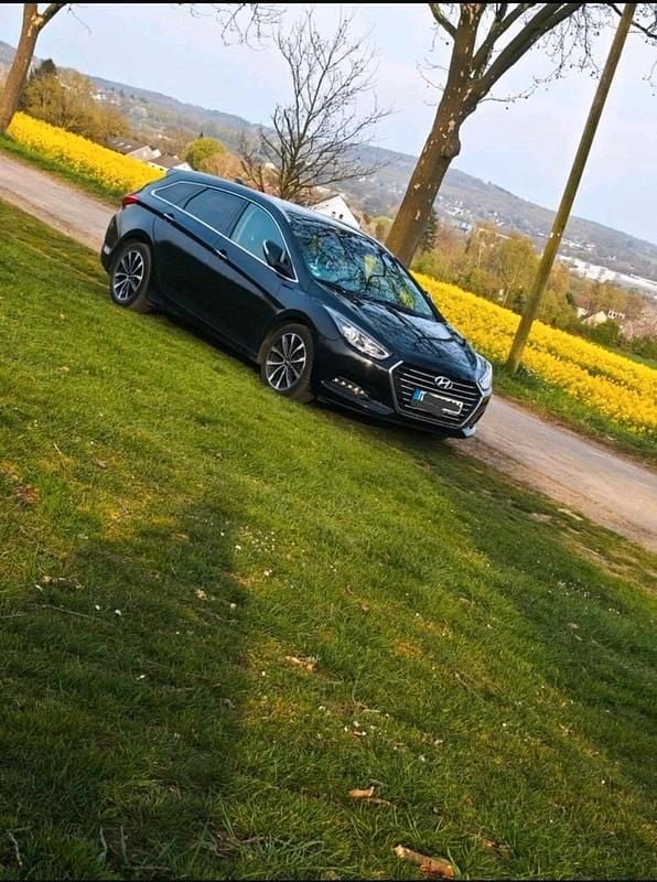 Schwarz Gebraucht 2016 Hyundai i40 Kombi | 10.500 € (Guter Preis) - Bild 1/4