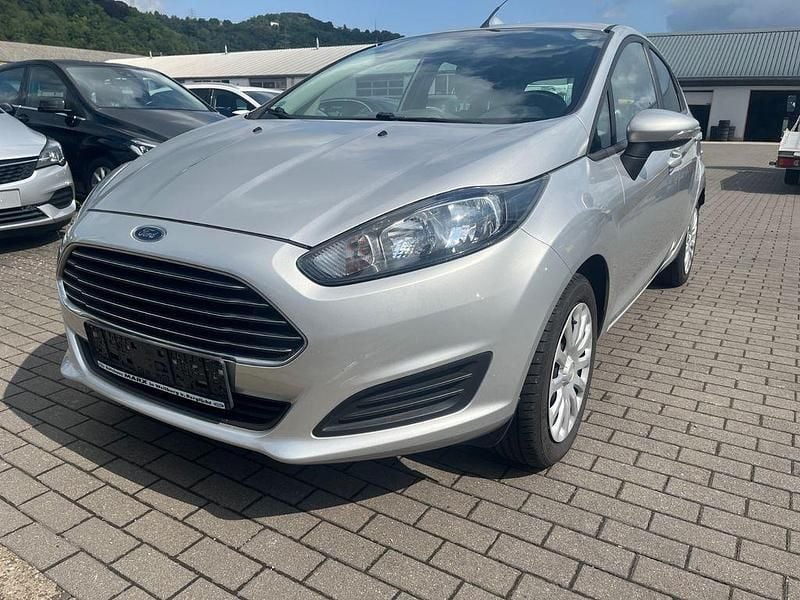 Silber Gebraucht 2013 Ford Fiesta Trend Kleinwagen | 3.600 € (Guter Preis) - Bild 1/4