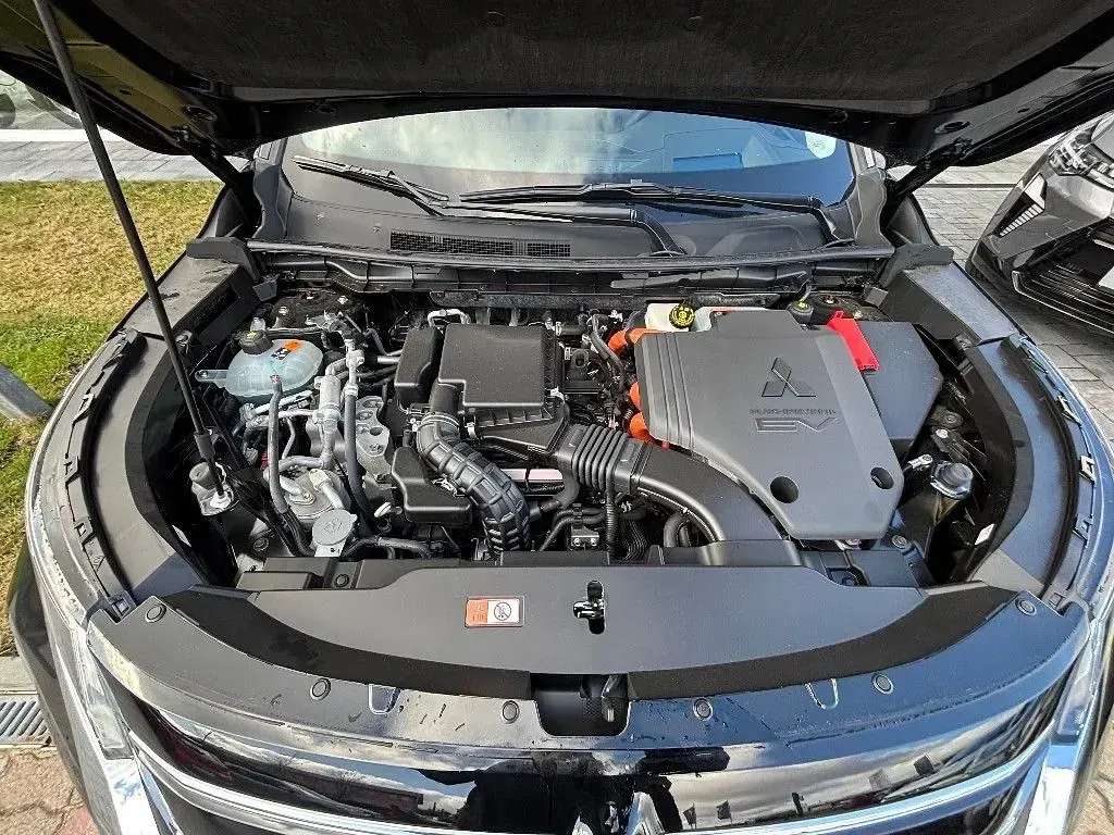 Neu Mitsubishi Outlander P-HEV Select 306 PS (225 kW) 2026 Schwarz SUV