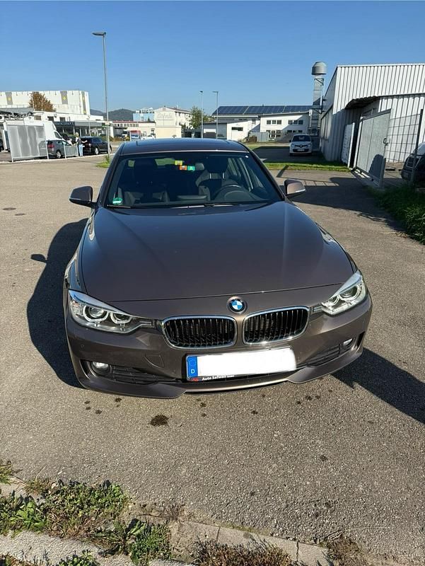 Braun Gebraucht 2013 BMW 316 Limousine | 9.400 € (Fairer Preis) - Bild 1/4