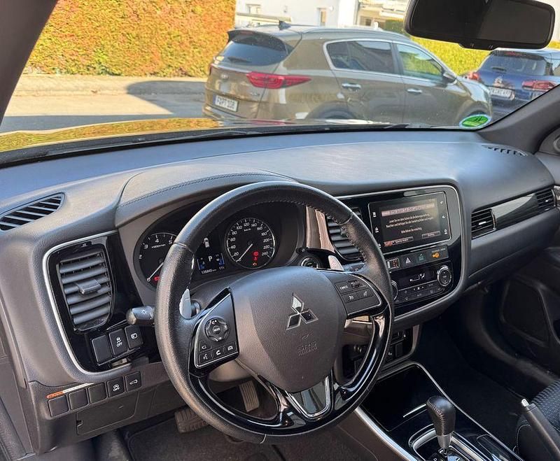 Gebraucht Mitsubishi Outlander 150 PS (110 kW) 2018 Schwarz SUV