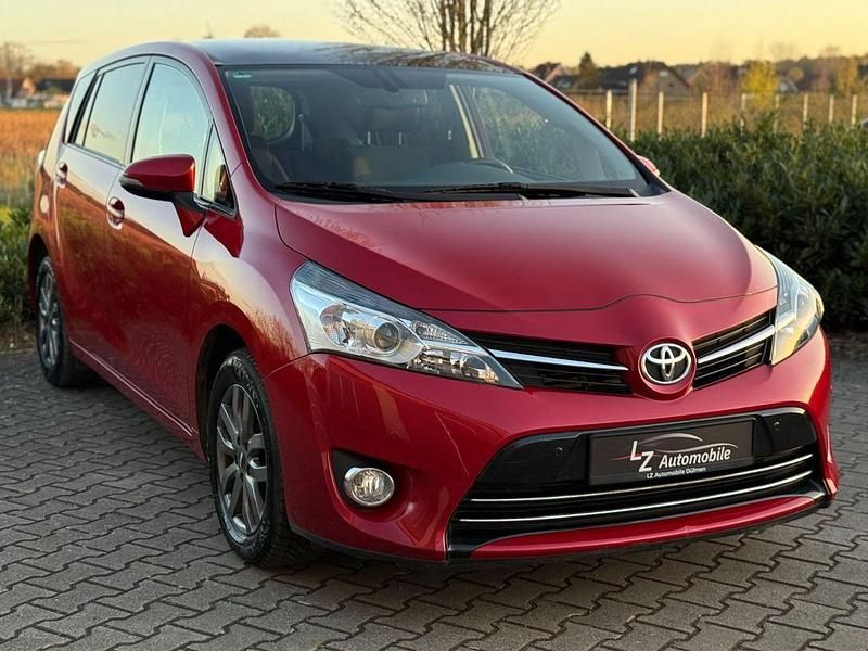 Gebraucht Toyota Verso 111 PS (81 kW) 2014 Rot Van / Kleinbus