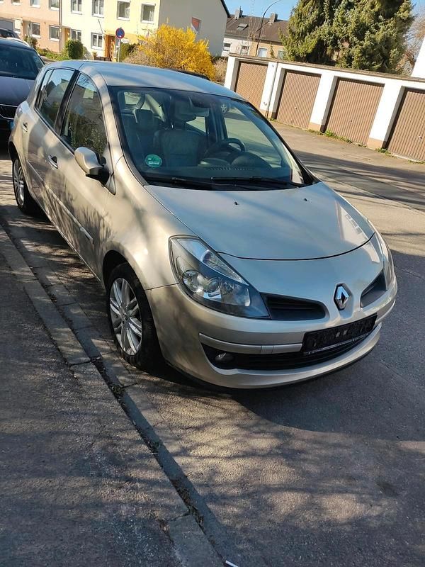 Gebraucht Renault Clio II 116 PS (85 kW) 2006 Gold Kleinwagen