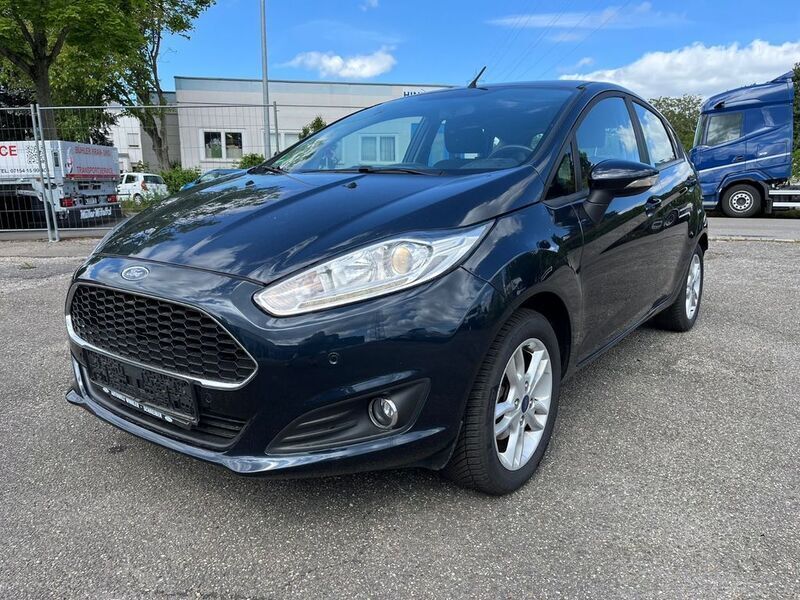 Blau Gebraucht 2017 Ford Fiesta Titanium Kleinwagen | 7.990 € (Superpreis) - Bild 1/4