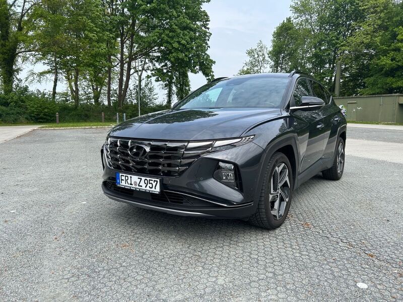 Grau Gebraucht 2021 Hyundai Tucson Prime SUV | 24.990 € (Fairer Preis) - Bild 1/4