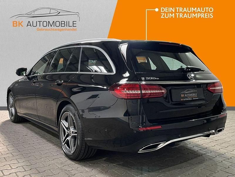 Gebraucht Mercedes E300 AMG 211 PS (155 kW) 2021 Schwarz Van / Kleinbus