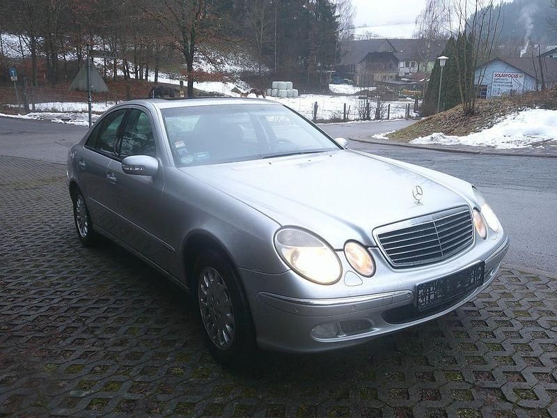 Gebraucht Mercedes E270 Elegance 177 PS (130 kW) 2002 Silber Limousine