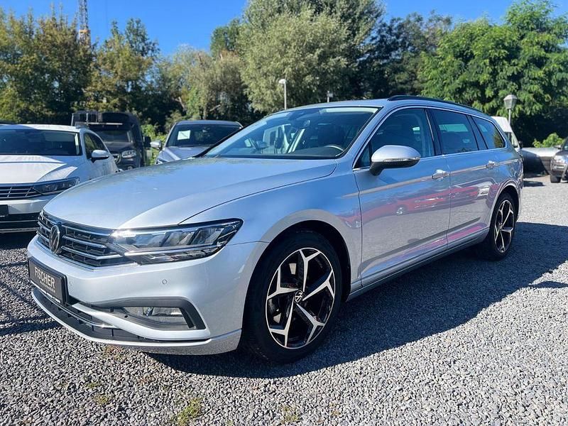Silber Gebraucht 2023 VW Passat Business Limousine | 26.790 € (Fairer Preis) - Bild 1/4