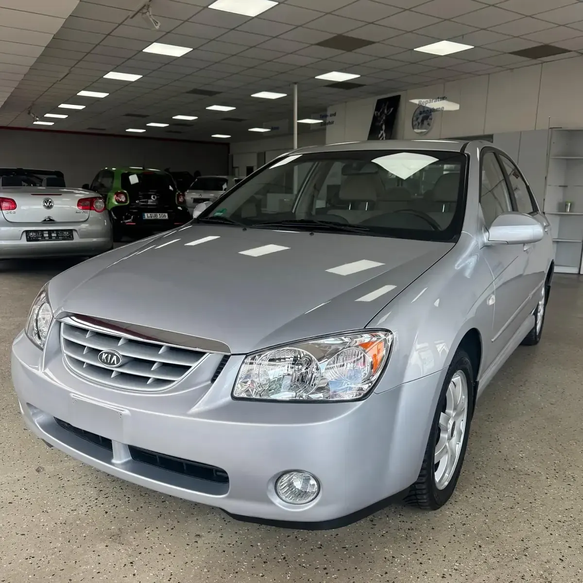 Używany Kia Cerato 143 KM (105 kW) 2004 Srebrny Sedan/Limuzyna