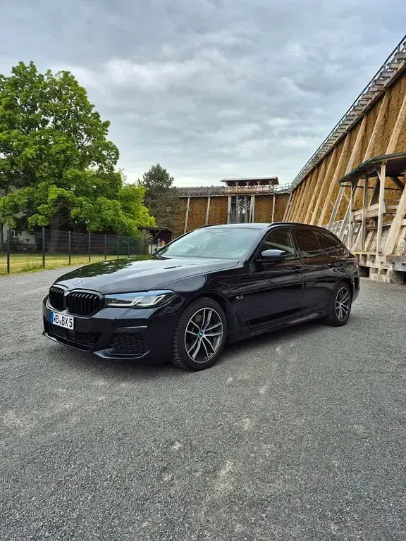 Gebraucht BMW 530e M Sport 184 PS (135 kW) 2023 Schwarz Kombi