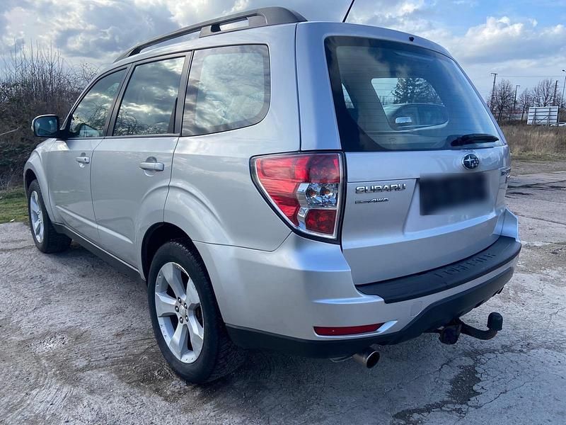 Gebraucht Subaru Forester 147 PS (108 kW) 2012 Silber SUV