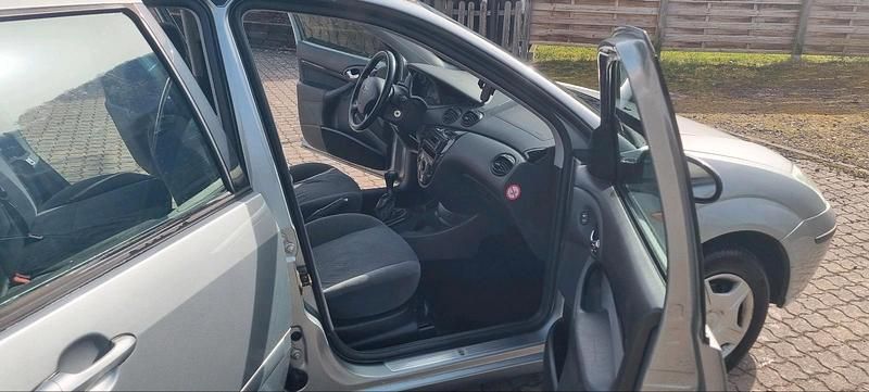 Gebraucht Ford Focus Ghia 116 PS (85 kW) 2003 Silber Kombi