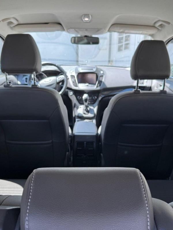 Gebraucht Ford Kuga Titanium 150 PS (110 kW) 2019 Grau SUV