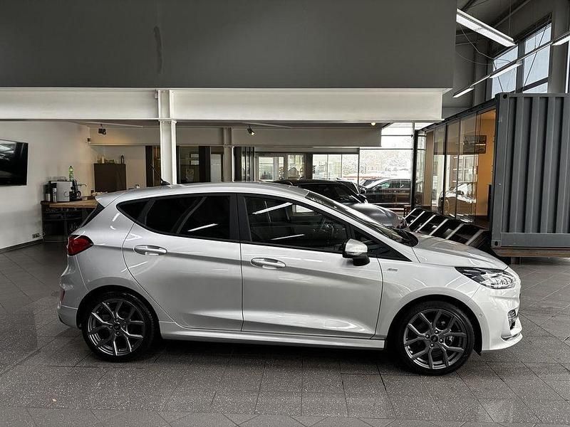 Gebraucht Ford Fiesta ST-Line 101 PS (74 kW) 2023 Polarsilber metallic (metallic) Limousine