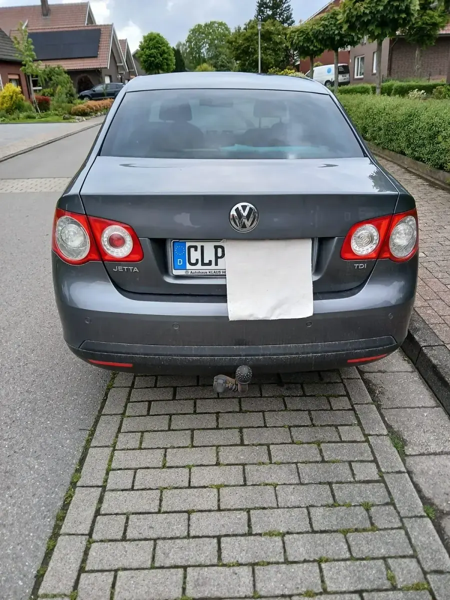 Gebraucht VW Jetta 105 PS (77 kW) 2009 Silber Limousine