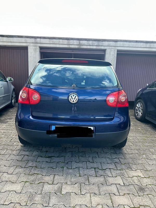 Gebraucht VW Golf V 105 PS (77 kW) 2004 Blau Kleinwagen