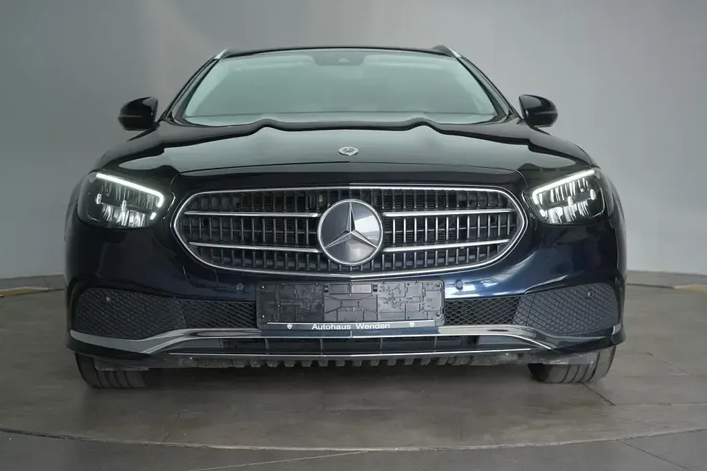 Gebraucht Mercedes E300 Avantgarde 265 PS (194 kW) 2023 Schwarz Limousine