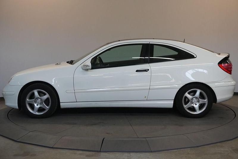 Gebraucht Mercedes C200 163 PS (119 kW) 2001 Weiß Coupé