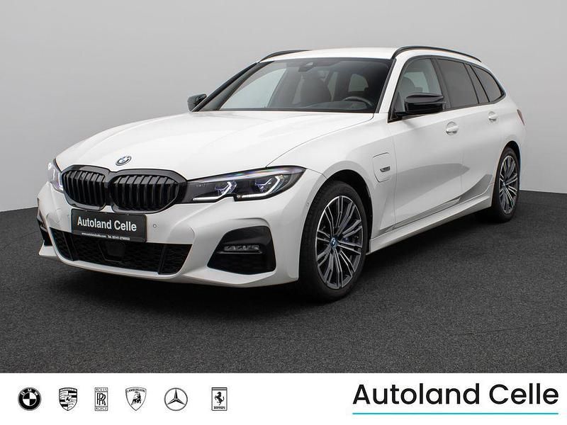 Alpinweiss uni300schwarz Gebraucht 2022 BMW 330e M Sport Limousine | 27.999 € (Superpreis) - Bild 1/4