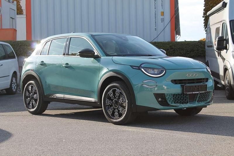 Aqua blau Neu 2025 Fiat 600 Icon SUV | 25.590 € (Guter Preis) - Bild 1/4