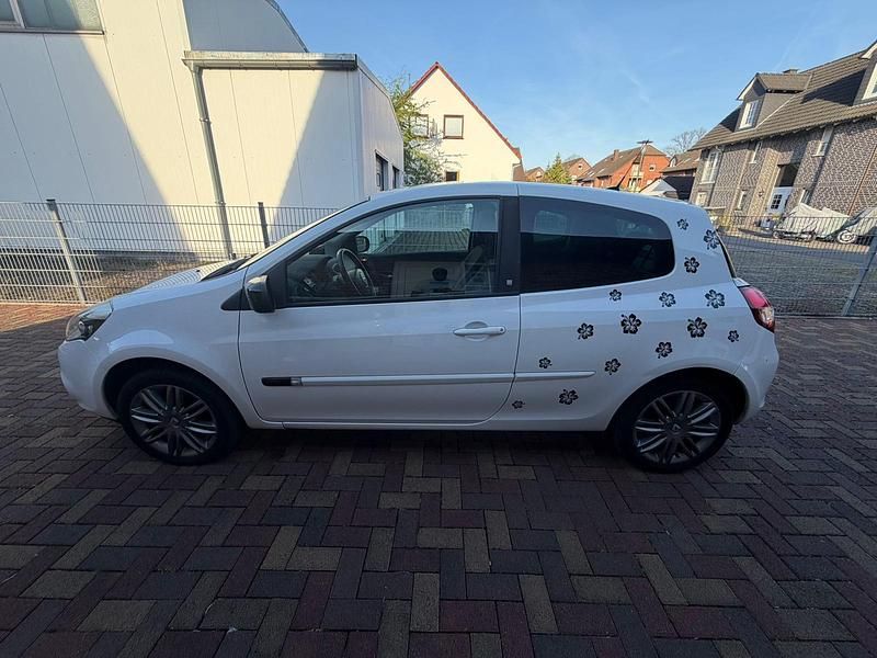 Gebraucht Renault Clio II 101 PS (74 kW) 2010 Weiß Kleinwagen