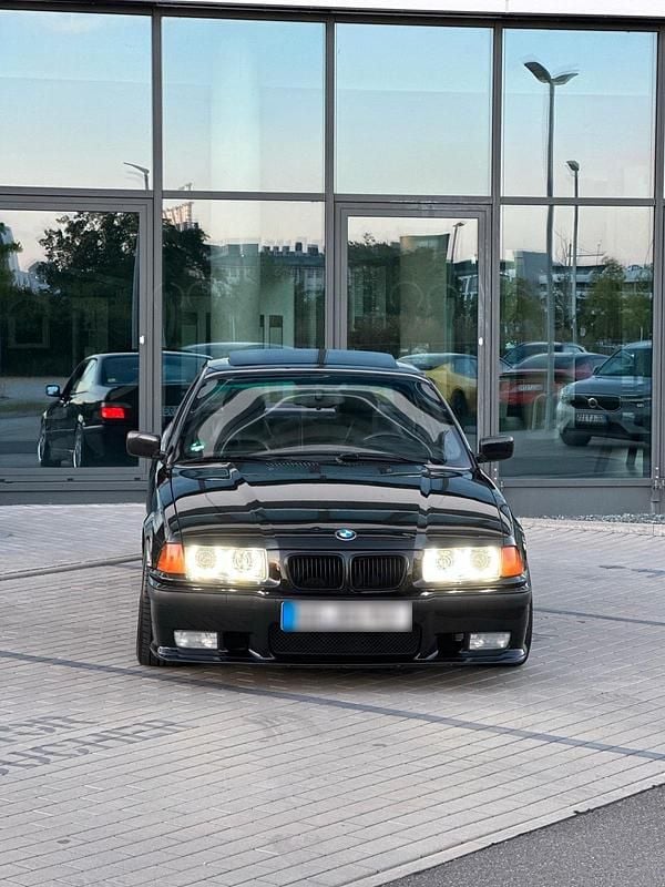 Second-hand BMW 328 193 CP (141 kW) 1995 Negru Coupe