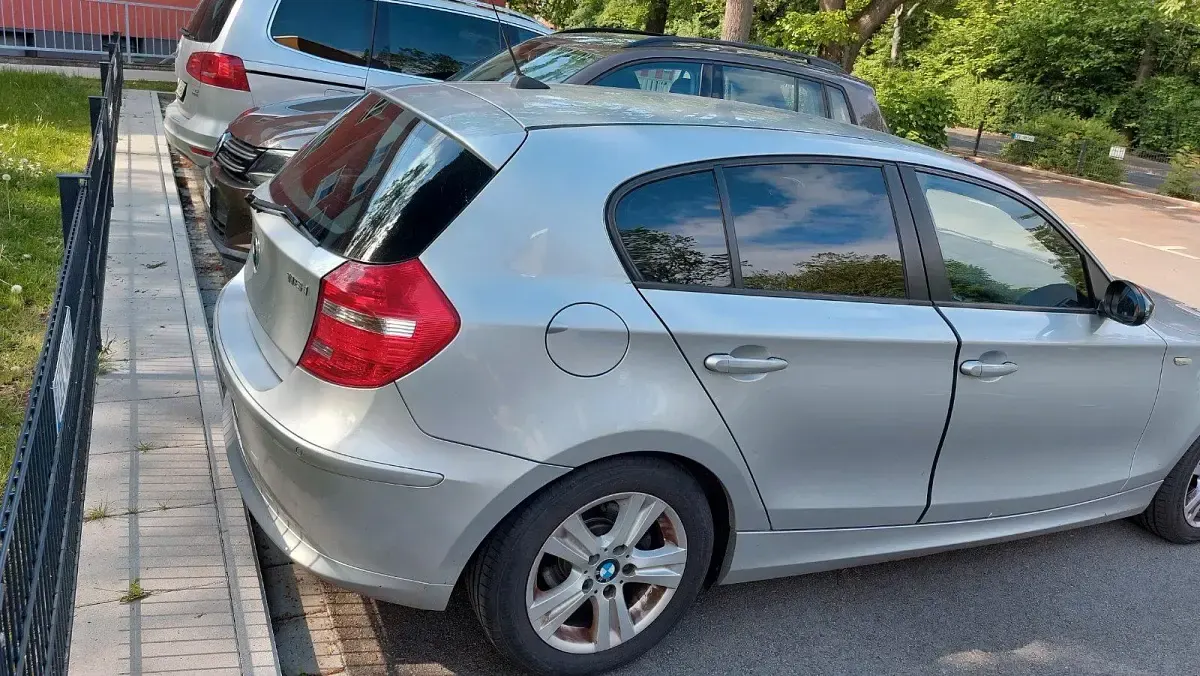 Gebraucht BMW 116 122 PS (89 kW) 2009 Silber Kleinwagen