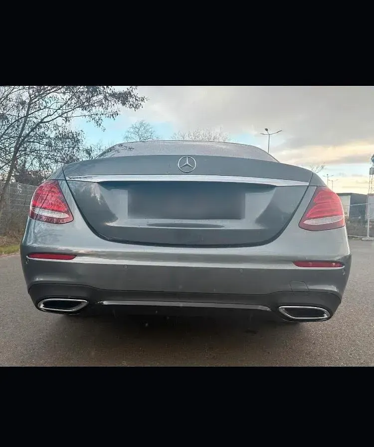 Gebraucht Mercedes E220 AMG 194 PS (142 kW) 2018 Grau Limousine