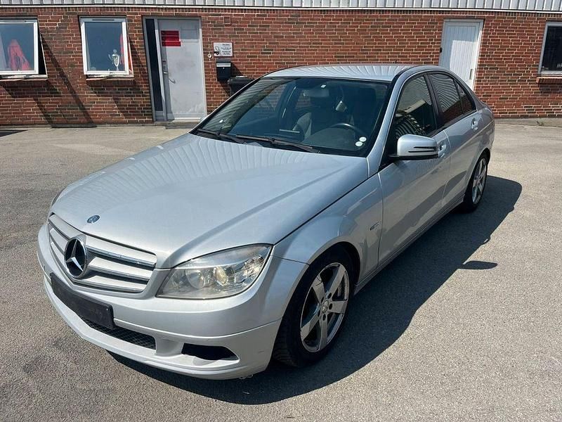 Silber Gebraucht 2010 Mercedes C200 Avantgarde Limousine | 5.200 € (Superpreis) - Bild 1/4
