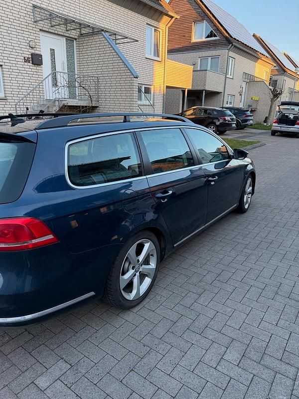 Gebraucht VW Passat 105 PS (77 kW) 2013 Blau Kombi