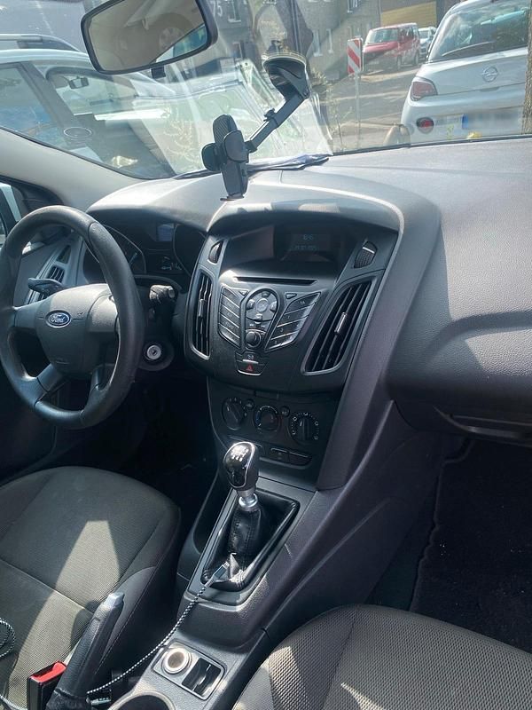 Gebraucht Ford Focus 95 PS (69 kW) 2013 Weiß Kombi