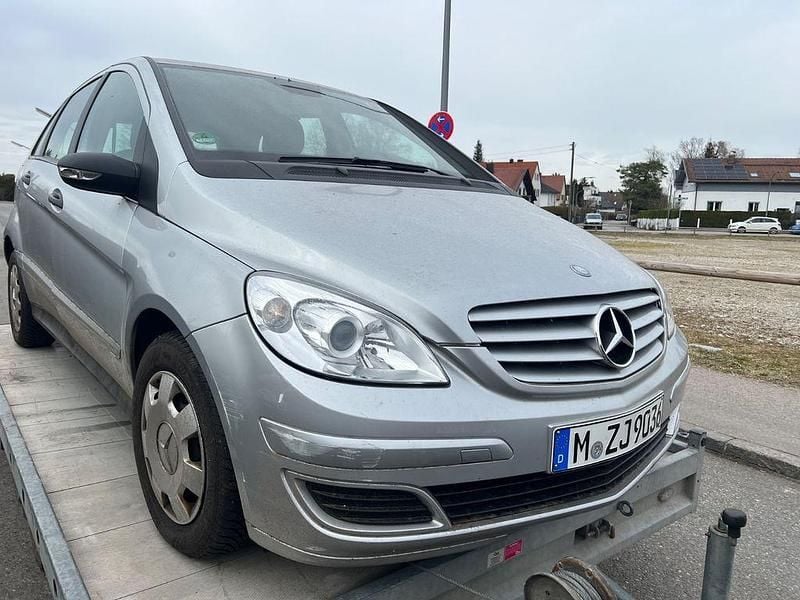 Silber Gebraucht 2007 Mercedes B150 Edition 1 Van / Kleinbus | 1.250 € (Fairer Preis) - Bild 1/4