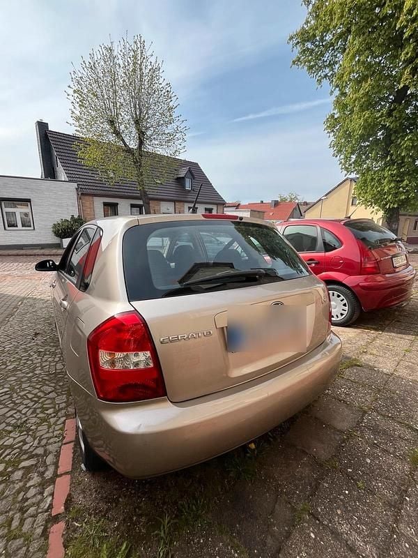 Gebraucht Kia Cerato 105 PS (77 kW) 2005 Limousine