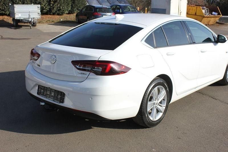 Gebraucht Opel Insignia Dynamic 165 PS (121 kW) 2018 Weiß Limousine