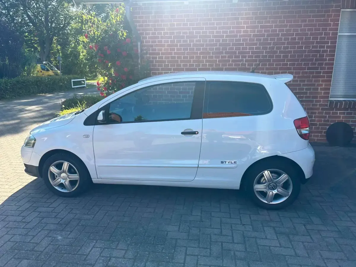Gebraucht VW Fox Style 60 PS (44 kW) 2010 Weiß Kleinwagen