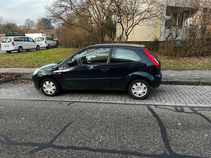 Blau Gebraucht 2007 Ford Fiesta Kleinwagen | 1.500 € - Bild 1/3