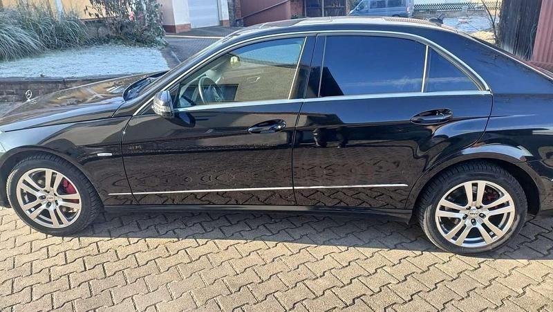 Gebraucht Mercedes E250 204 PS (150 kW) 2011 Limousine