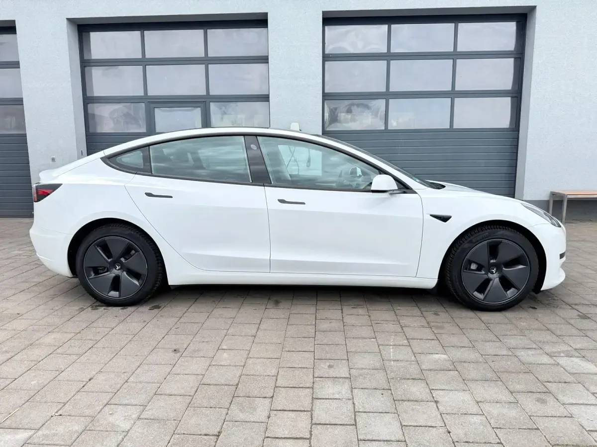 Gebraucht Tesla Model 3 Standard Range Plus 208 kW (283 PS) 2021 Weiß Limousine