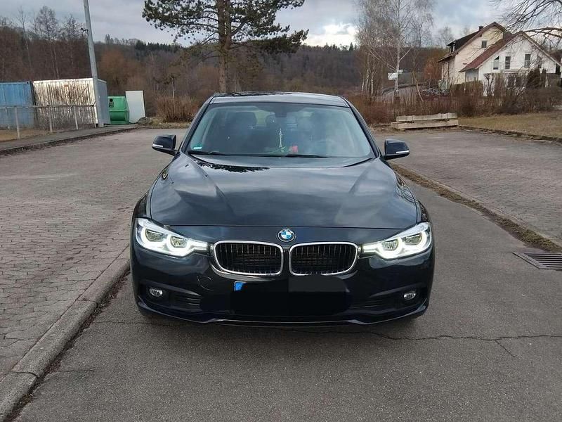 Schwarz Gebraucht 2017 BMW 318 Limousine | 16.000 € (Fairer Preis) - Bild 1/4