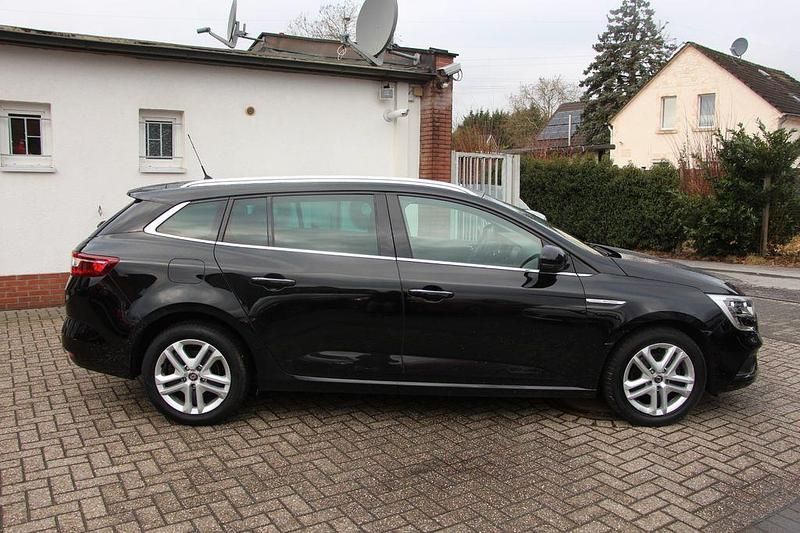 Gebraucht Renault Mégane IV LIMITED 140 PS (102 kW) 2020 Schwarz Limousine
