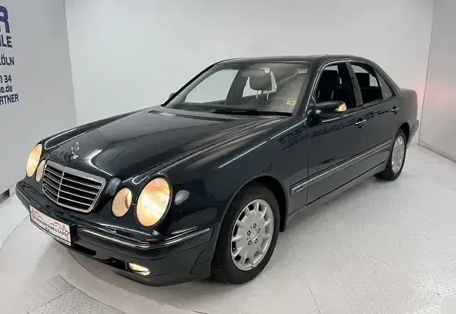 Second-hand Mercedes E240 Elegance 170 CP (125 kW) 2000 Negru Berlinǎ
