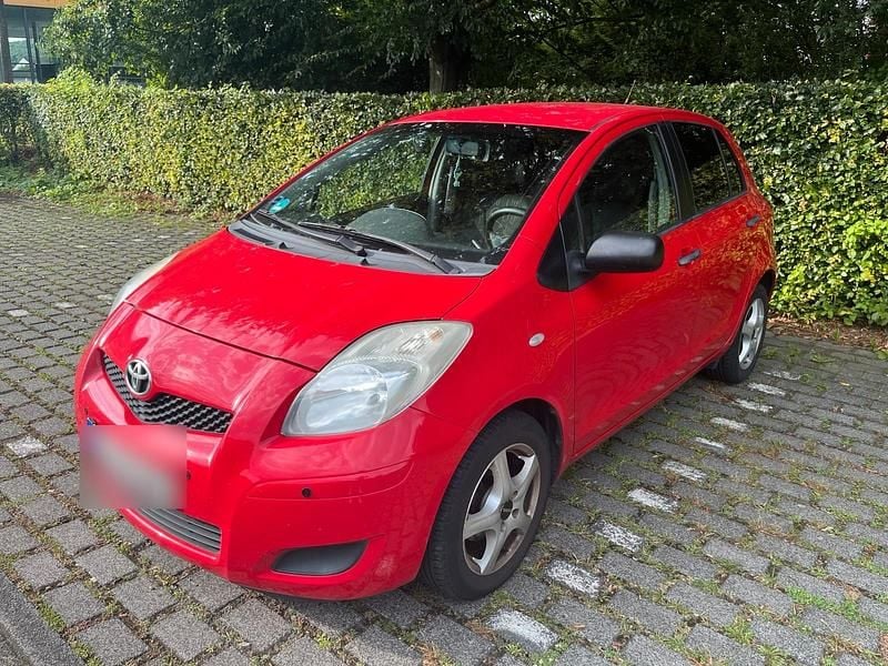 Rot Gebraucht 2009 Toyota Yaris Kleinwagen | 3.000 € (Fairer Preis) - Bild 1/4