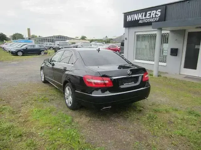 Gebraucht Mercedes E250 204 PS (150 kW) 2012 Obsidianschwarz Limousine