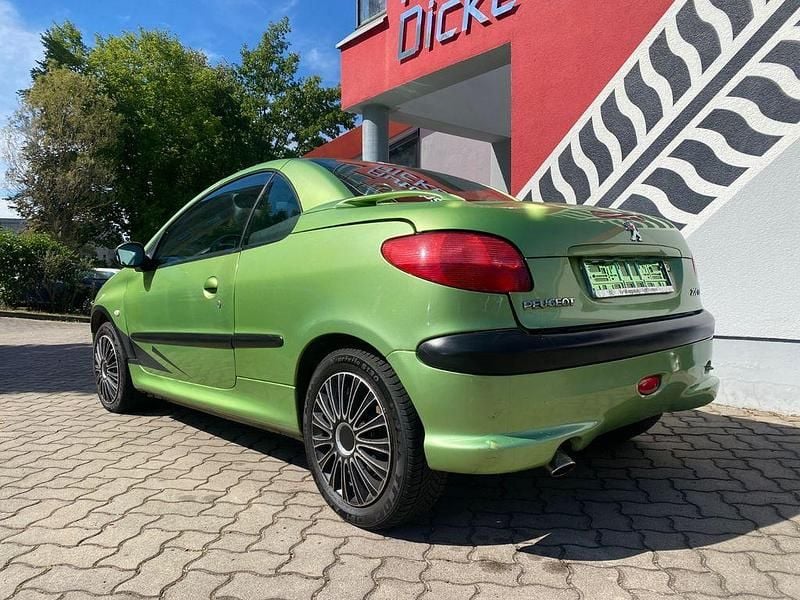 Gebraucht Peugeot 206 CC 109 PS (80 kW) 2003 Grün Cabrio